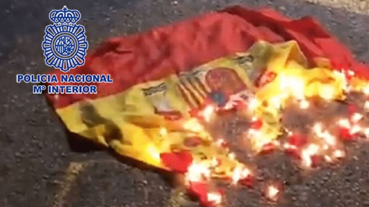 Detenido un joven de 19 años por quemar la bandera de España en Murcia