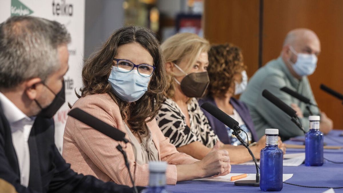 Oltra, partidaria de quitar las siglas en un "proyecto colectivo" de izquierdas: "Estaría bien" Oltra, partidaria de quitar las siglas en un "proyecto colectivo" de izquierdas: "Estaría bien"