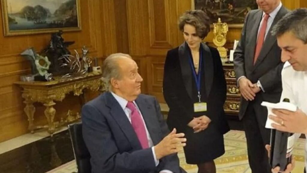 Laurence Debray con el rey Juan Carlos, en el documental de TVE