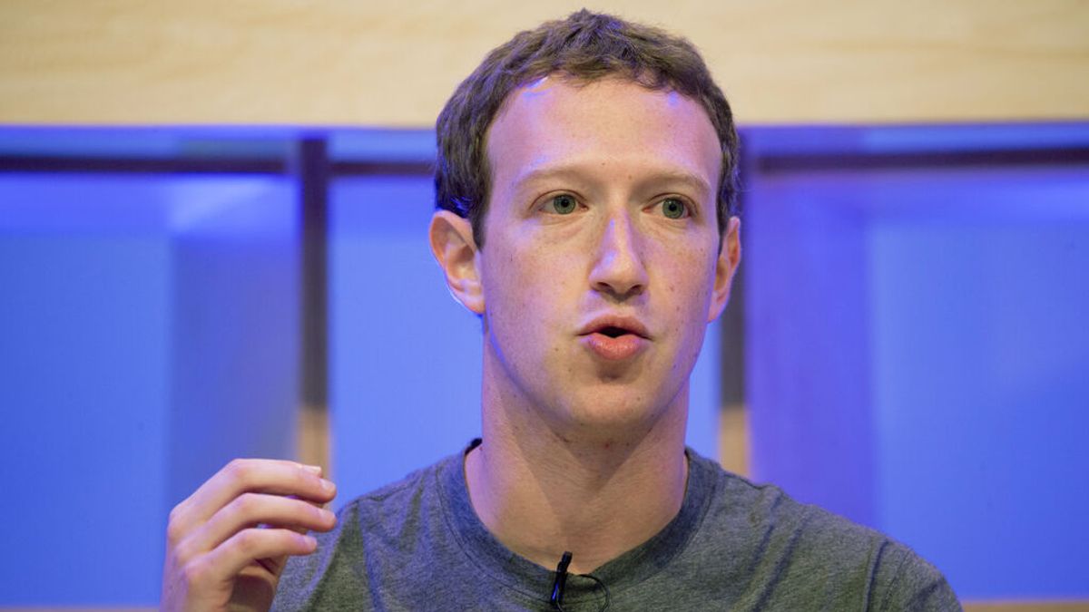 Zuckerberg se defiende en Facebook: "Muchas de las afirmaciones no tienen ningún sentido" Zuckerberg se defiende en Facebook: "Muchas de las afirmaciones no tienen ningún sentido"