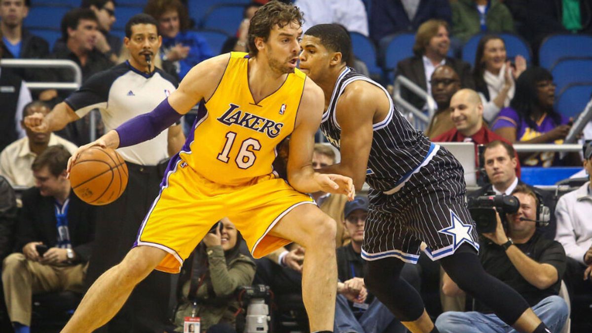 Los Angeles Lakers retirará la camiseta de Pau Gasol, que estará a la altura de Magic Johnson o Kobe Bryant Los Angeles Lakers retirará la camiseta de Pau Gasol, que estará a la altura de Magic Johnson o Kobe Bryant
