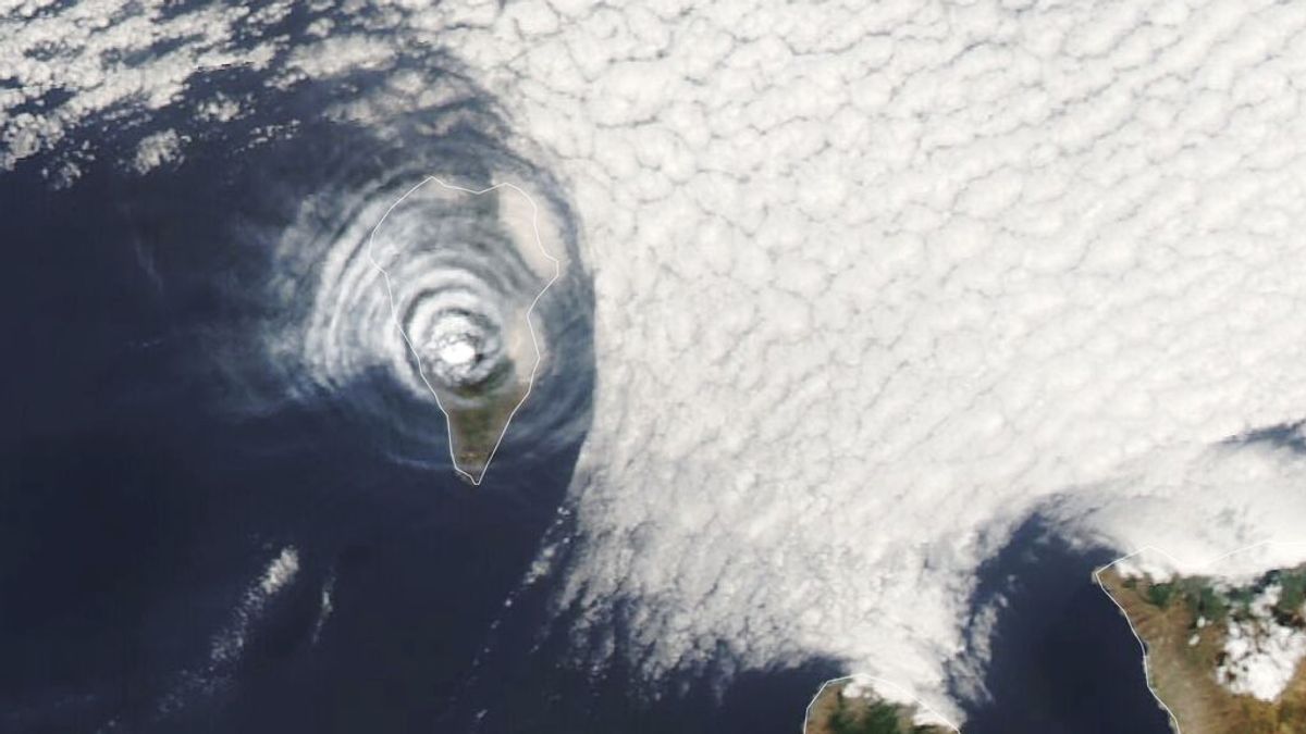 La NASA observa una nube de cenizas en forma de diana sobre el volcán de La Palma