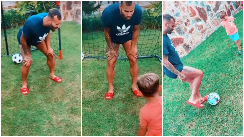 Jesé, jugando al fútbol con su hijo Nyan.