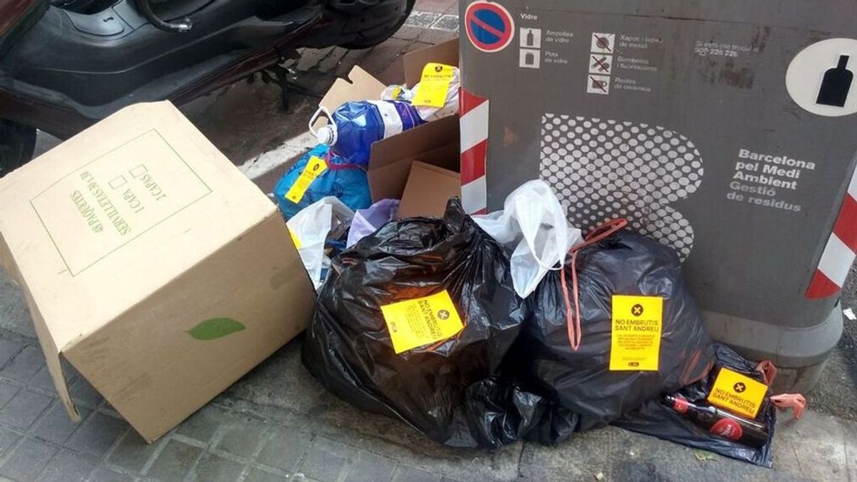 Las quejas aplazan la segunda fase de la recogida de basura puerta a puerta en Barcelona Las quejas aplazan la segunda fase de la recogida de basura puerta a puerta en Barcelona