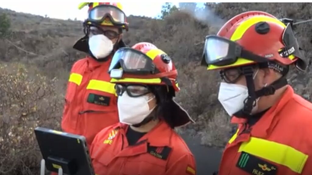Así vigila la UME con drones el volcán de La Palma