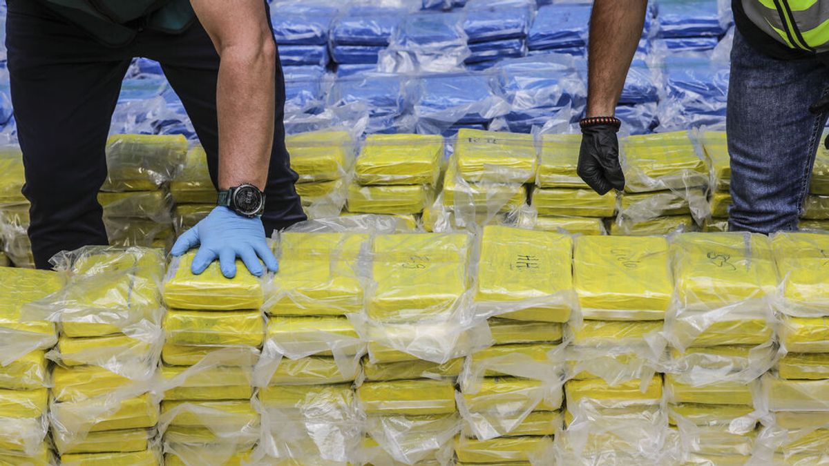 La Policía suma tonelada y media más a un decomiso de coca y lo atribuye a un error de cálculo La Policía suma tonelada y media más a un decomiso de coca y lo atribuye a un error de cálculo