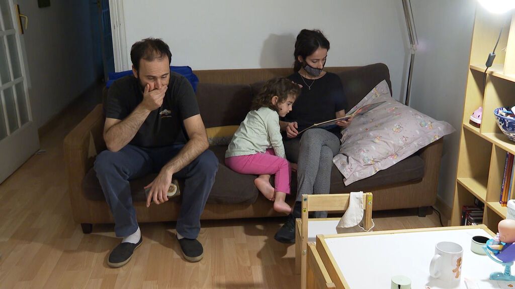 Jaime, Pilar y su hija viven sobre un gimnasio 'low cost' en Barcelona