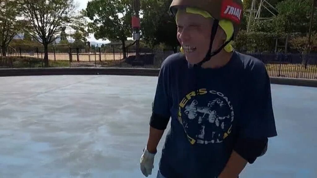 A Yoshio Kinoshita, el 'skater' japonés de 81 años, no hay truco que se le resista