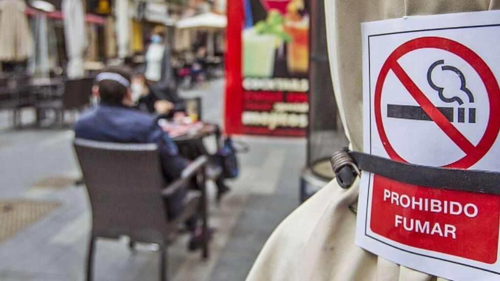 El Gobierno se plantea prohibir el tabaco en las terrazas