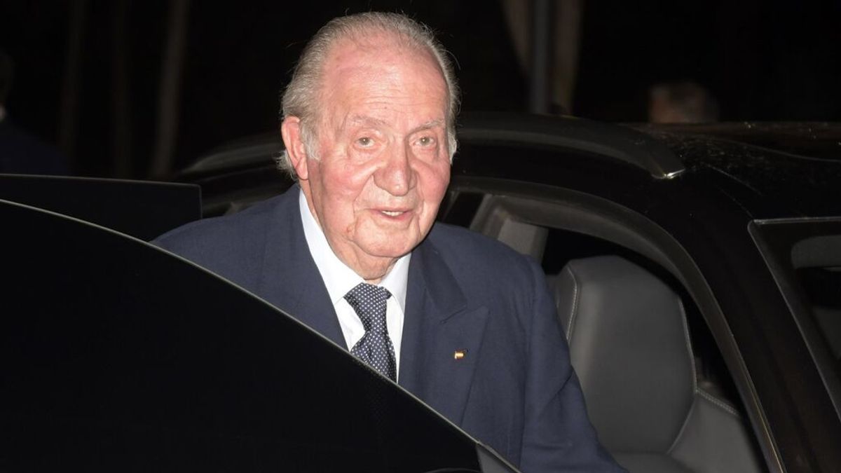El rey Juan Carlos se plantea viajar a España antes de final de año El rey Juan Carlos se plantea viajar a España antes de final de año