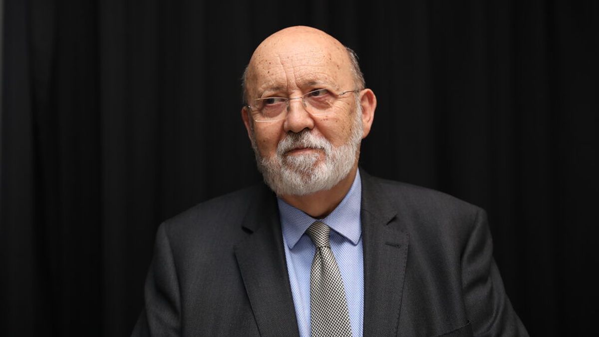 Tezanos ve como "un hecho insólito" su citación como imputado y dice que ha recibido el apoyo del Gobierno Tezanos ve como "un hecho insólito" su citación como imputado y dice que ha recibido el apoyo del Gobierno