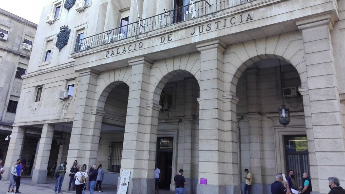 Piden casi 7 años de cárcel a un varón acusado de robar en una casa en pleno estado de alarma en Sevilla Piden casi 7 años de cárcel a un varón acusado de robar en una casa en pleno estado de alarma en Sevilla
