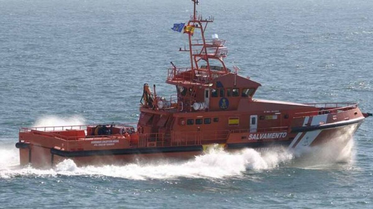 Los 24 migrantes rescatados en una patera al sur de Gran Canaria tiraron por la borda a otros 10 que murieron en la travesía