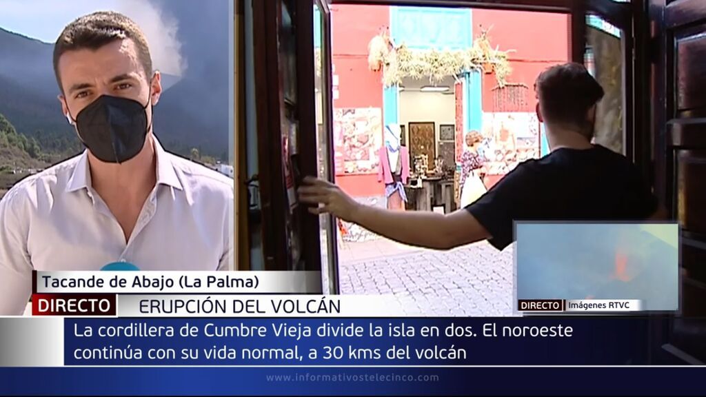 Las dos caras de La Palma: a un lado, la destrucción del volcán, y a otro, la aparente normalidad
