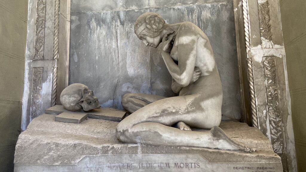 Estatua fúnebre del cementerio de Génova