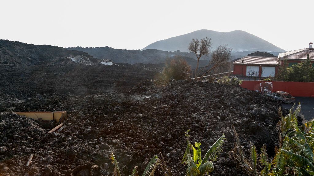 La nueva colada del volcán de La Palma genera una "tremenda destrucción a su paso"