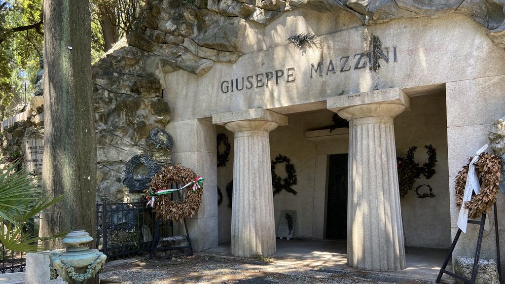 Mausoleo de Giuseppe Mazzini, uno de los padres de la patria italiana