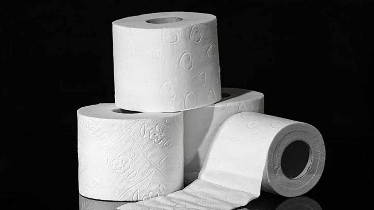 Ciudadanos británicos se agolpan para comprar papel higiénico y otros artículos esenciales