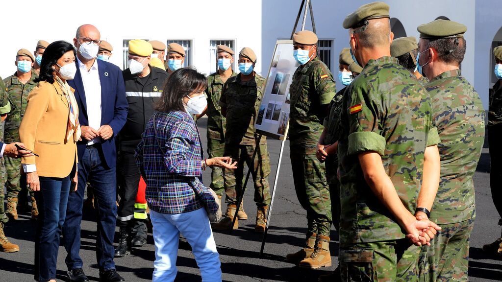 Margarita Robles garantiza que la UME y las Fuerzas Armadas seguirán en La Palma "hasta el último minuto"