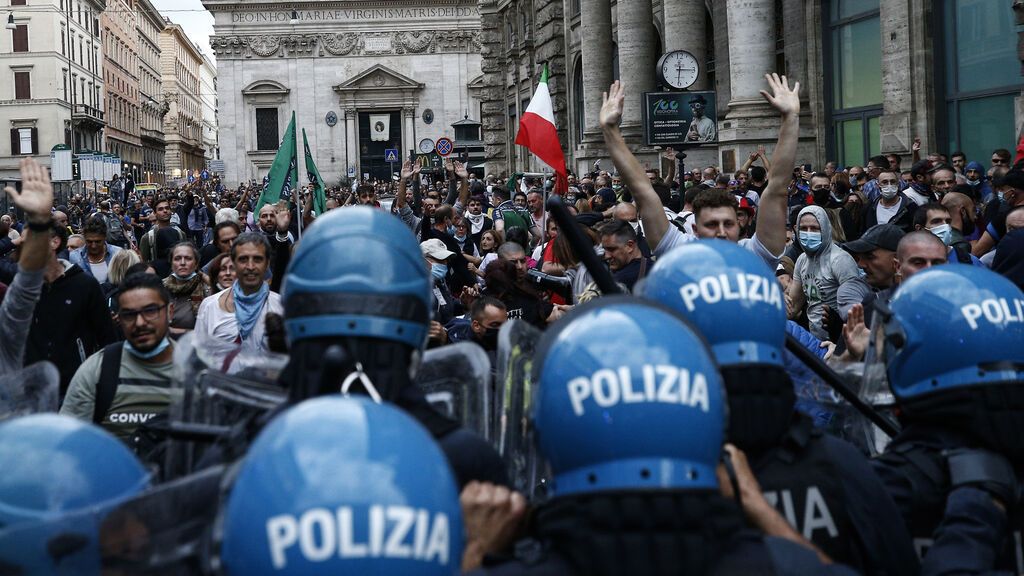 Ultraderechistas asaltan la sede del principal sindicato de Italia durante una manifestación en Roma