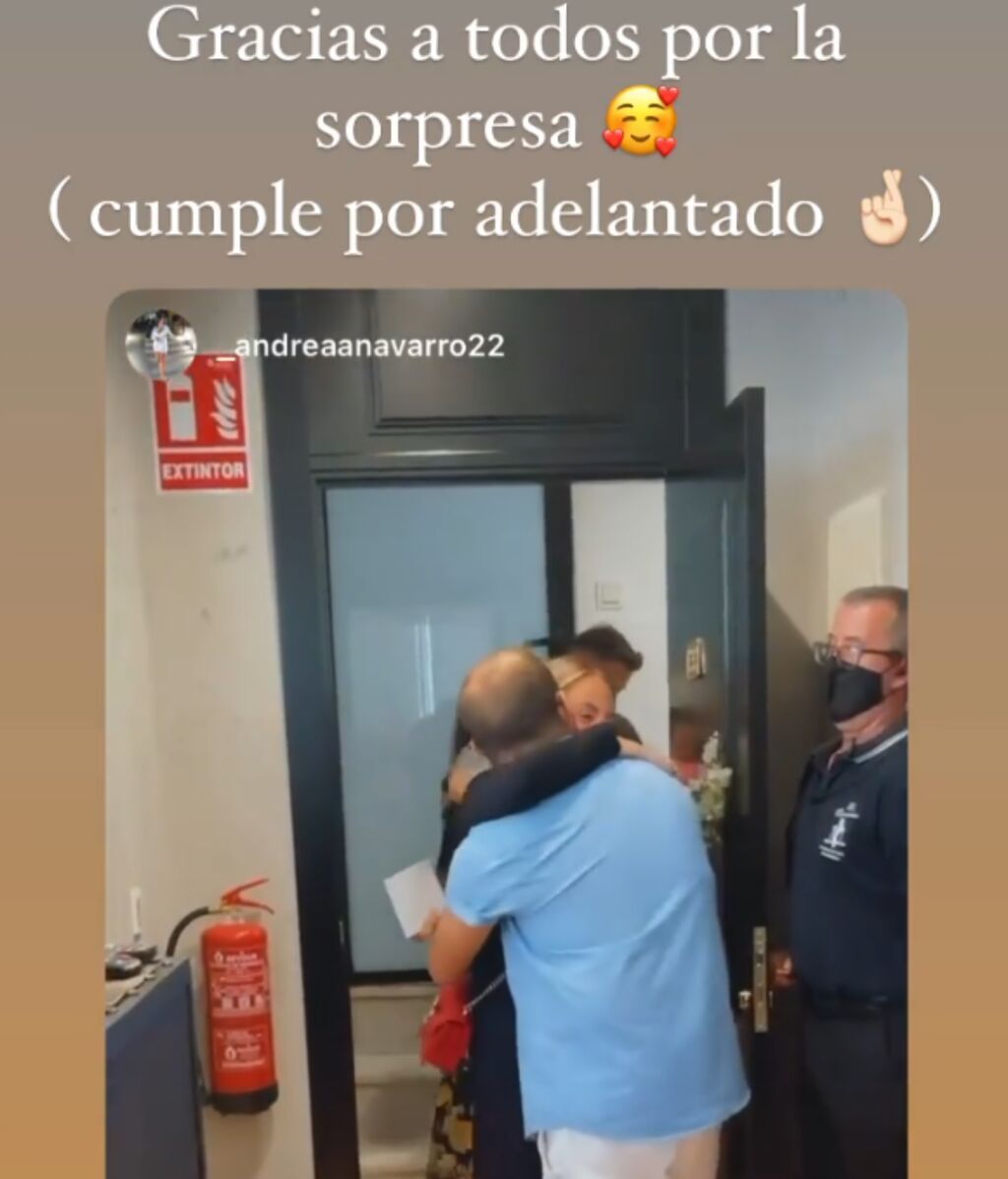 rocio flores cumpleanos abrazo hermano david