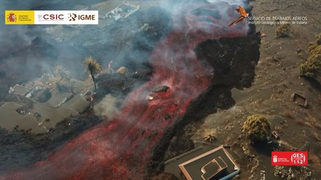 A vista de dron: los enormes bloques flotando en la lava del volcán de La Palma