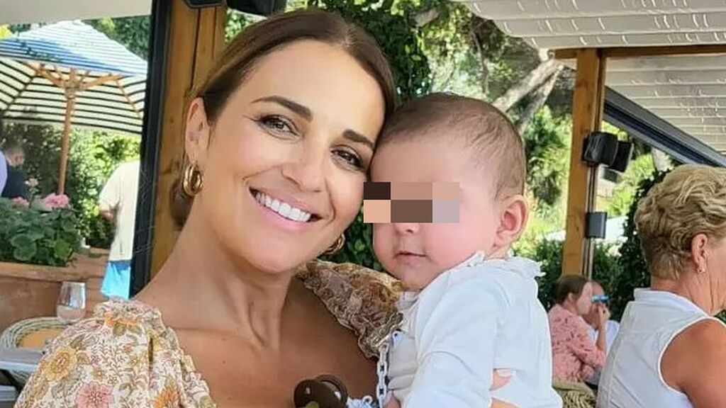 Paula Echevarría y Miguel Torres posan con su hijo Miki y sus fans opinan: "Es igual que el padre"