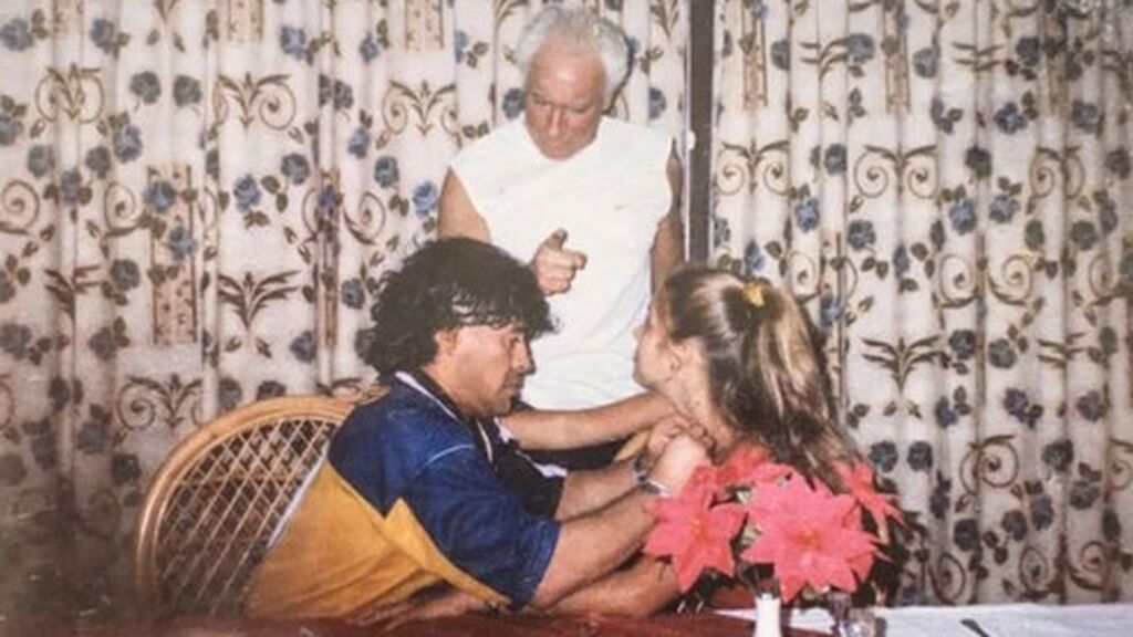 Maradona  tuvo una relación con Mavys Álvarez de 2000 a 2005.