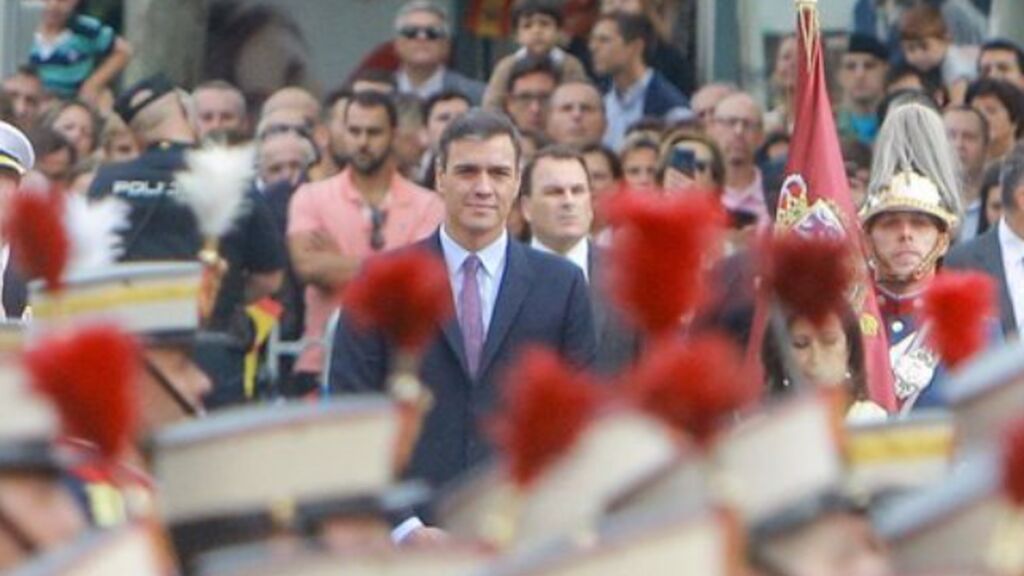 Pedro Sánchez recibido con pitos y abucheos por le público en el Día de la Hispanidad
