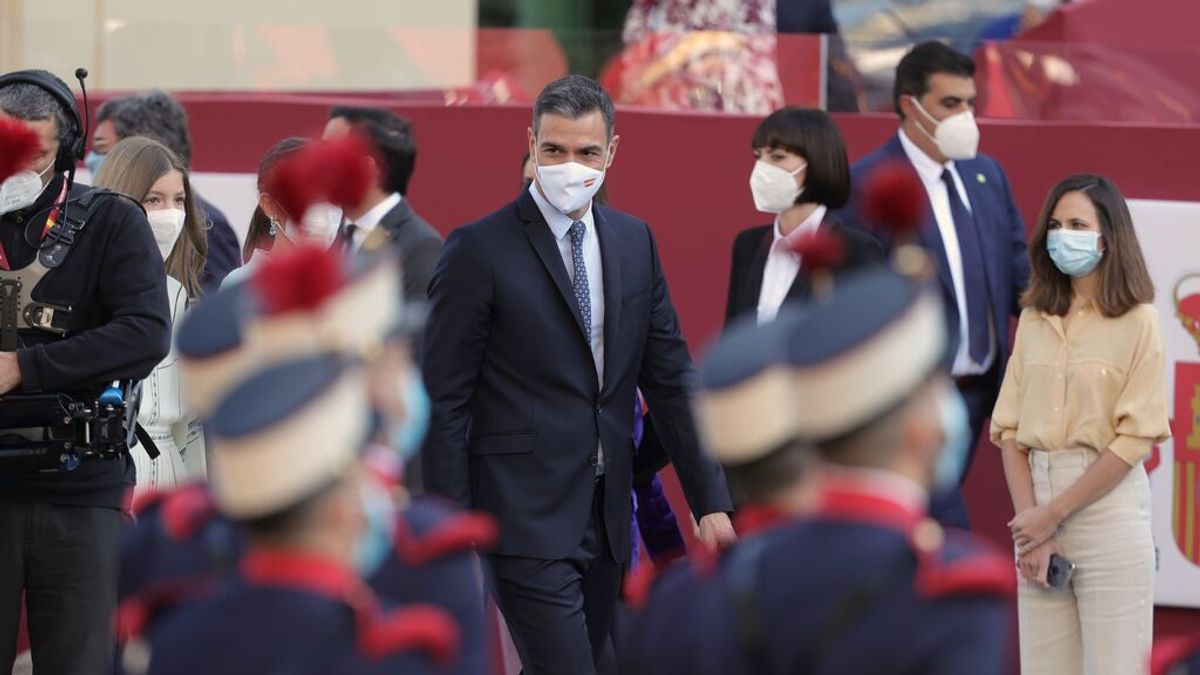 Última hora |Termina el desfile y se vuelven a oir gritos contra Sánchez Última hora |Termina el desfile y se vuelven a oir gritos contra Sánchez
