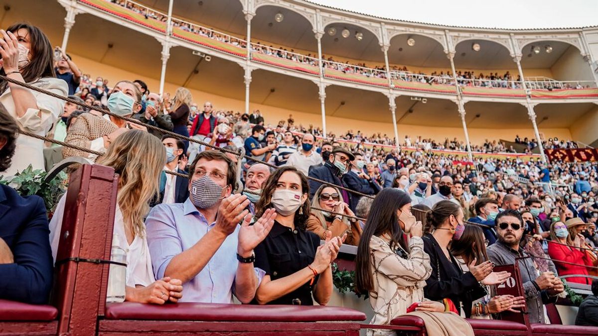 Ayuso y Almeida, en la corrida de toros de La Ventas para celebrar el Día de la Hispanidad Ayuso y Almeida, en la corrida de toros de La Ventas para celebrar el Día de la Hispanidad