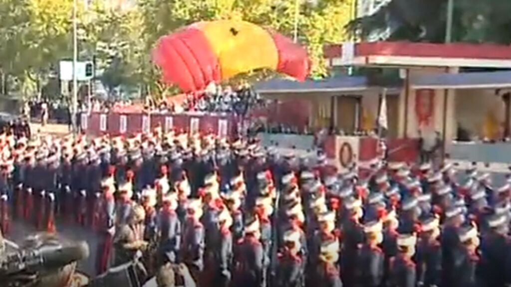 Aterrizaje perfecto de los brigadistas y la bandera española