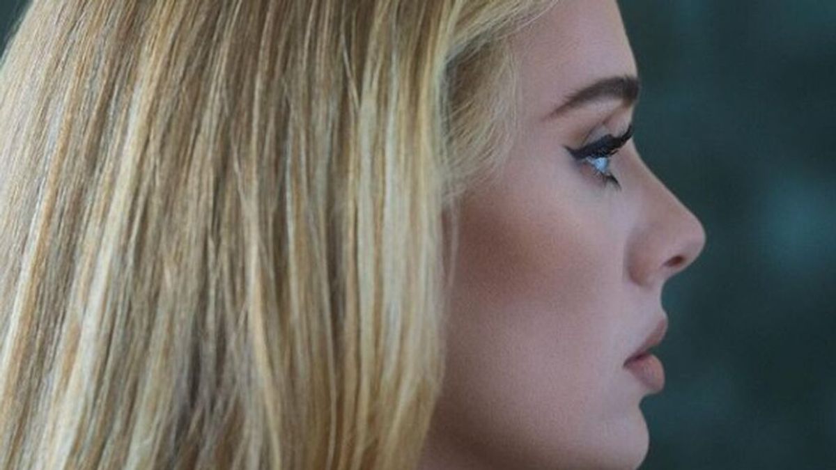 Adele confirma la fecha de lanzamiento de '30' con un emotivo mensaje: "He reconstruido mi corazón"