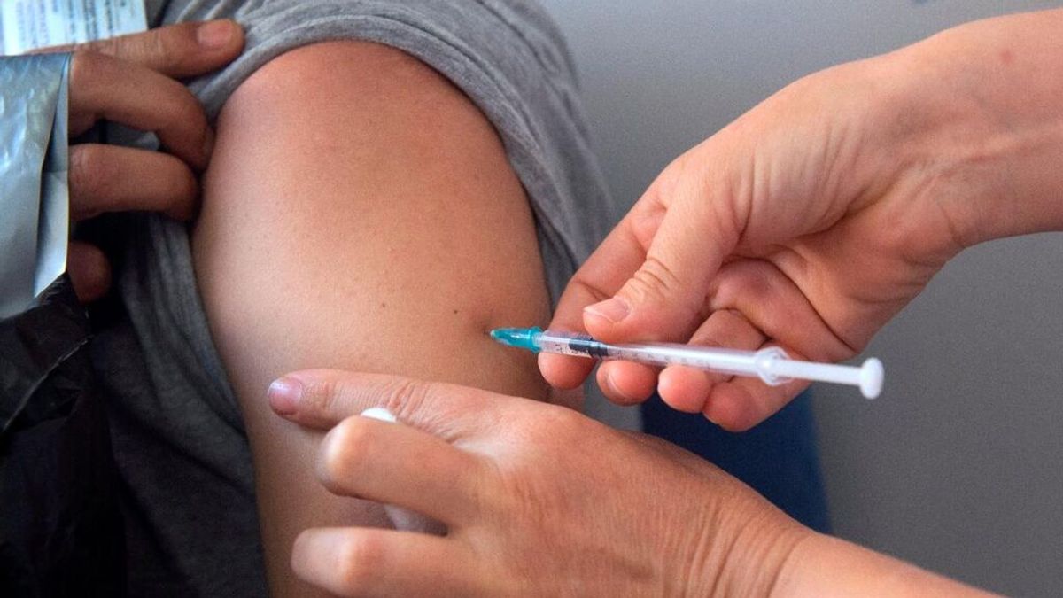 Sanidad avala combinar las vacunas de gripe y covid en distintos brazos