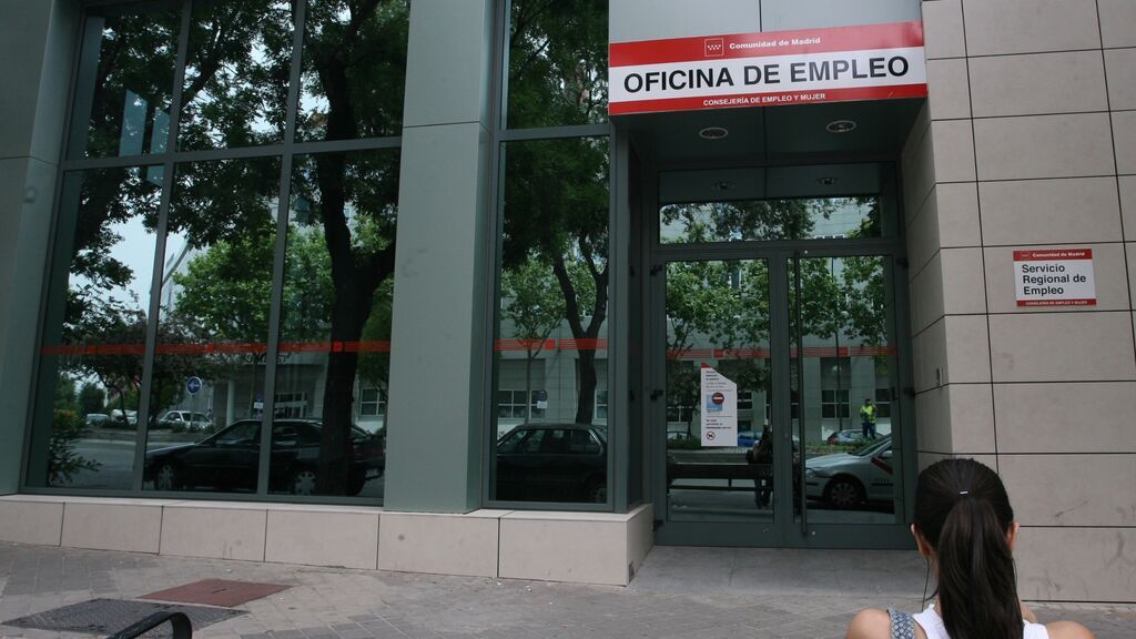 Mi hijo ha cotizado menos de un año: ¿tiene derecho a algún subsidio por desempleo?