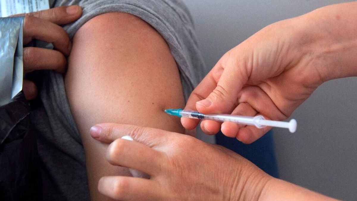 Última hora del coronavirus: Sanidad avala combinar las vacunas de gripe y covid en distintos brazos