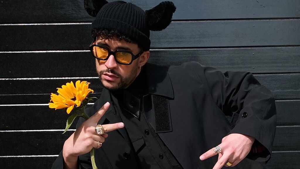 Bad Bunny vuelve a posar con falda: "De pequeño, me perdía en la sección de moda de mujeres"