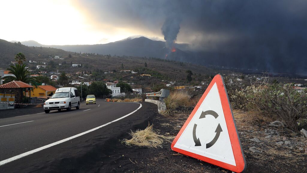 Aumentan los desalojos por el avance de la lava en La Palma: 800 más en La Laguna y casi 7.000 en total