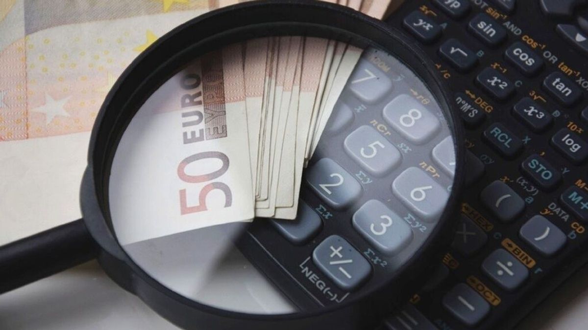 Calculadora y billetes Calculadora y billetes