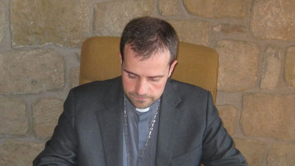 El exobispo exorcista de Solsona pide permiso para casarse por lo civil con su novia El exobispo exorcista de Solsona pide permiso para casarse por lo civil con su novia