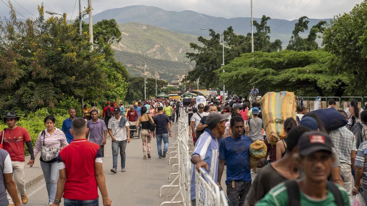 Colombia inicia la entrega de las tarjetas que regulan la situación de venezolanos en el país Colombia inicia la entrega de las tarjetas que regulan la situación de venezolanos en el país