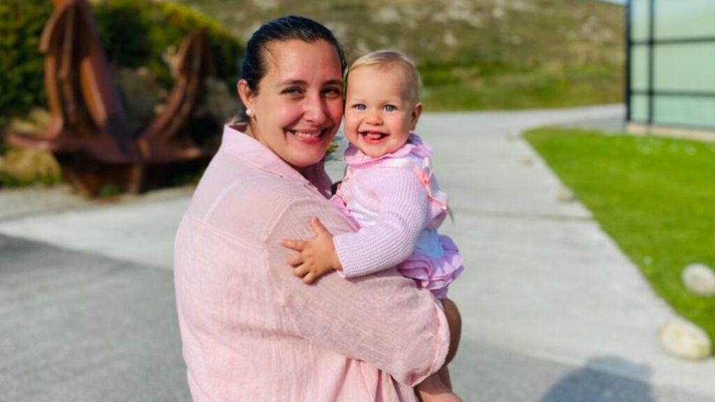 Luisa con Inés, su segunda hija