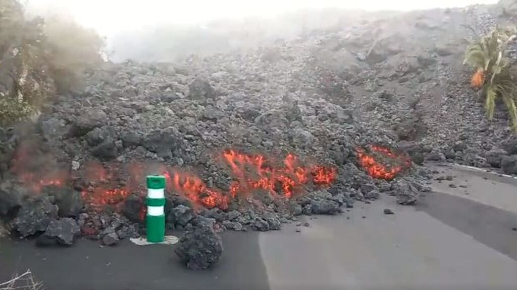La lava fuerza un nuevo desalojo de 300 personas