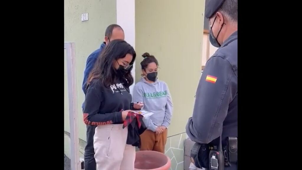 El detalle de la Guardia Civil con la adolescente de La Palma que lo ha perdido todo