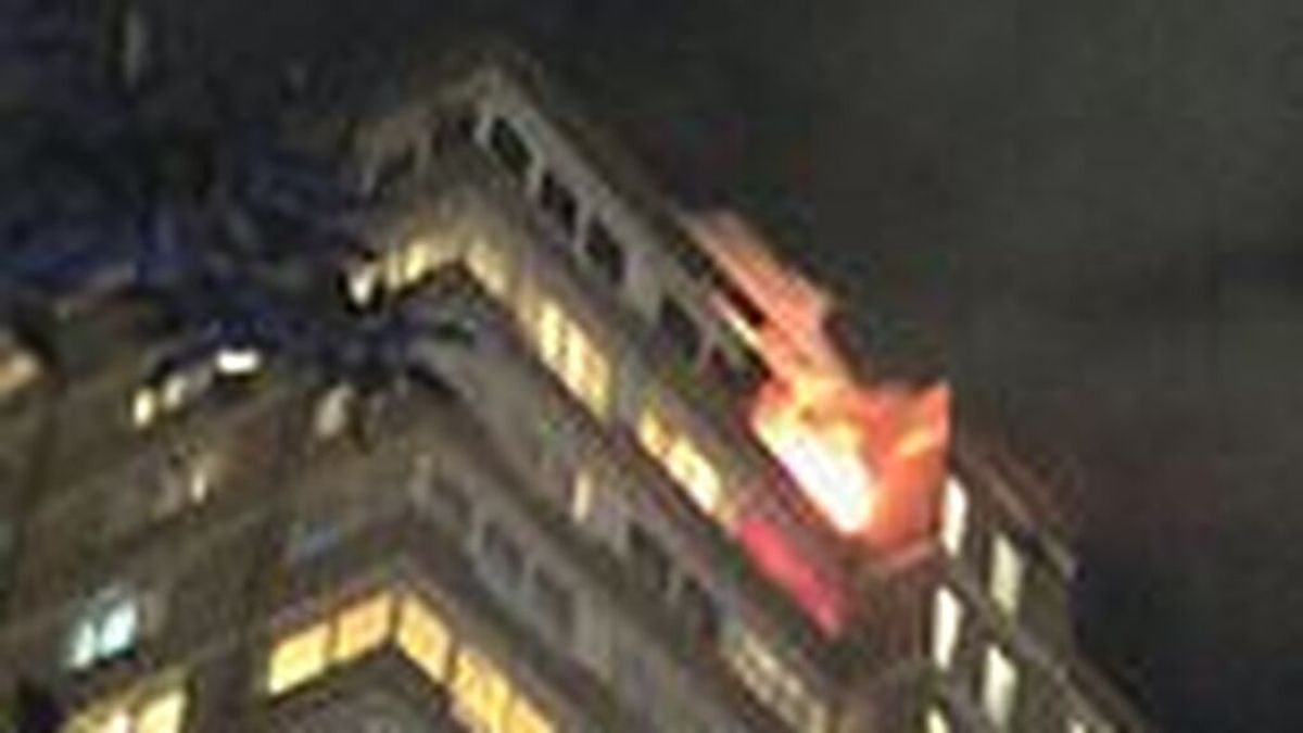 Un niño provoca una explosión en su casa de Londres: se echó desodorante junto a una vela