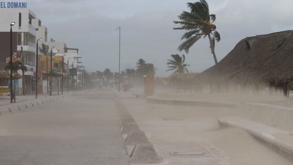 EuropaPress_3889896_19_august_2021_mexico_yucatan_winds_accelerated_by_hurricane_grace_blow