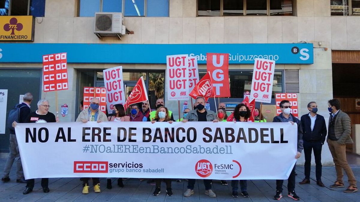 EuropaPress_3991485_plantilla_sabadell_huelga_nuevo_contra_ere EuropaPress_3991485_plantilla_sabadell_huelga_nuevo_contra_ere