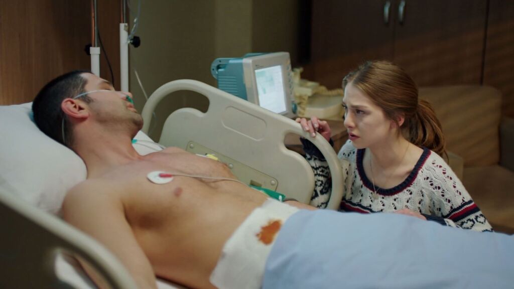 Bahar, la primera en ver a Ateş en el hospital