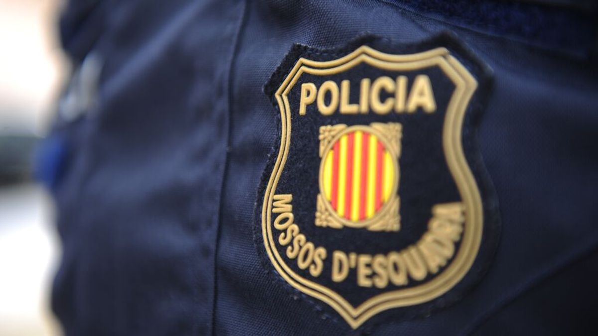 Interior aparta a los cuatro mossos d'esquadra detenidos hasta que el juez resuelva Interior aparta a los cuatro mossos d'esquadra detenidos hasta que el juez resuelva