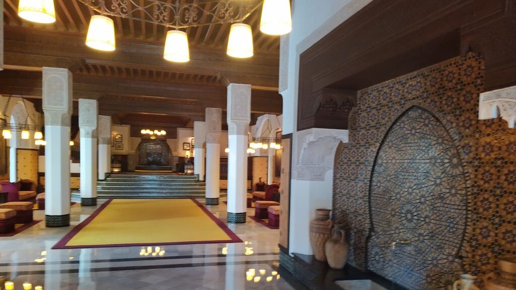 5.Uno de los salones del hotel La Mamounia, icono de la ciudad marroquí de Marrakech. Foto ANTONIO NAVARRO AMUEDO